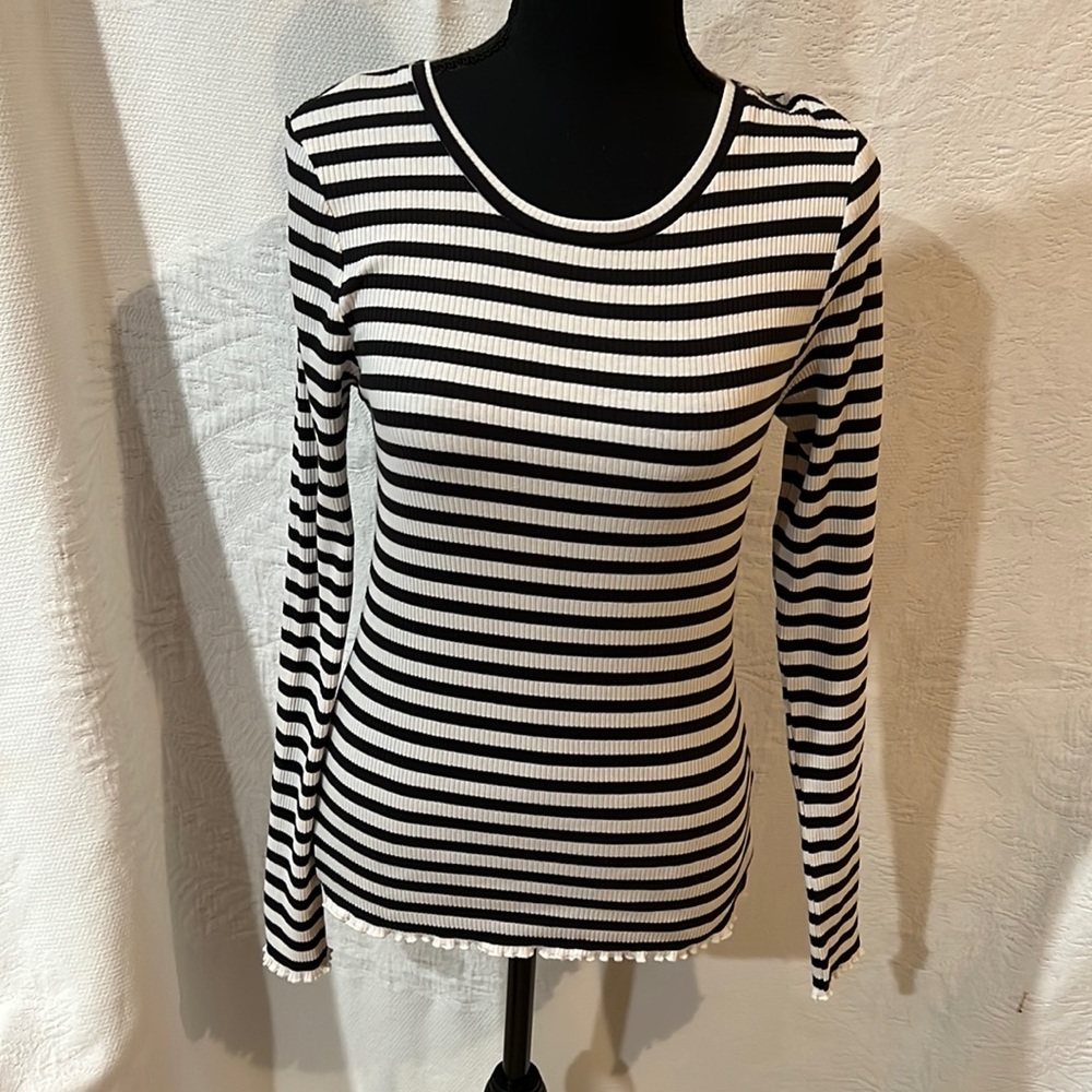 Selected Femme long‎ sleeve crew neck shirt, size medium